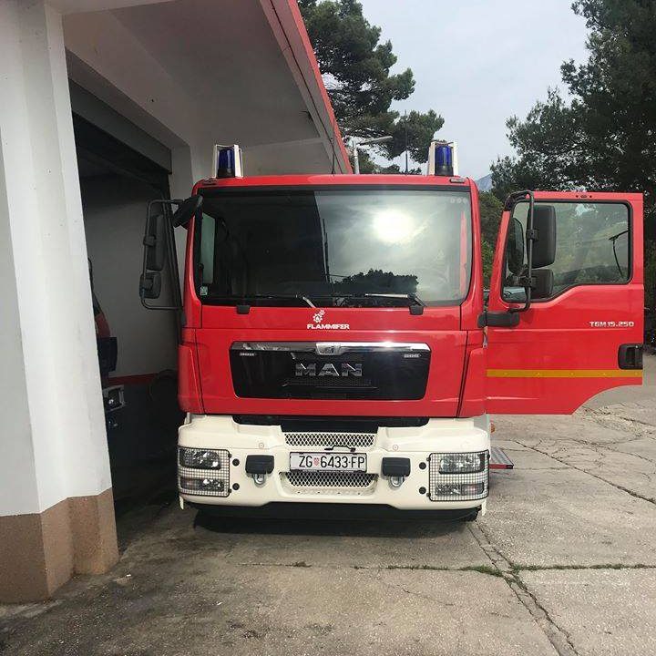 33944151_10212113192413364_2888481530806534144_n