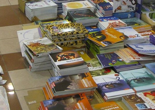 518126537_10229660121835633_8610648816837128190_n